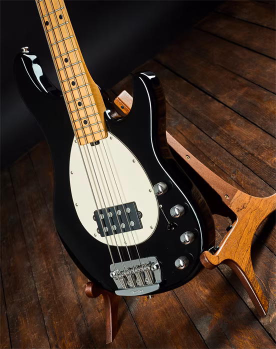 Music Man 2003 Sterling 4 Black Matching Headstock - Elektryczna gitara basowa