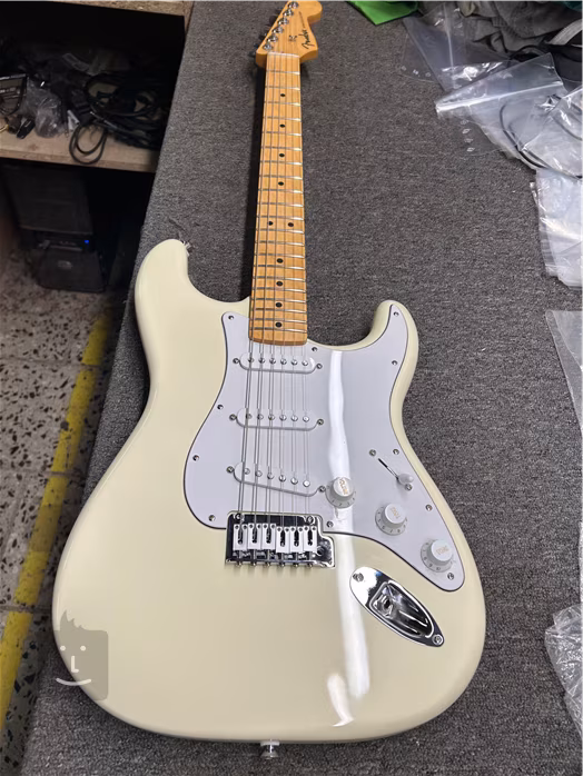 Fender Standard Stratocaster MN OW (uszkodzone) - Gitara elektryczna