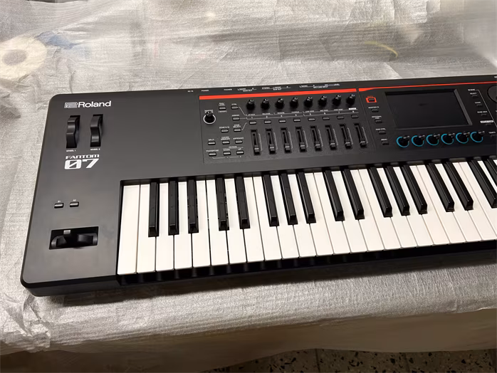 Roland Fantom-07 (używane) - Syntezator