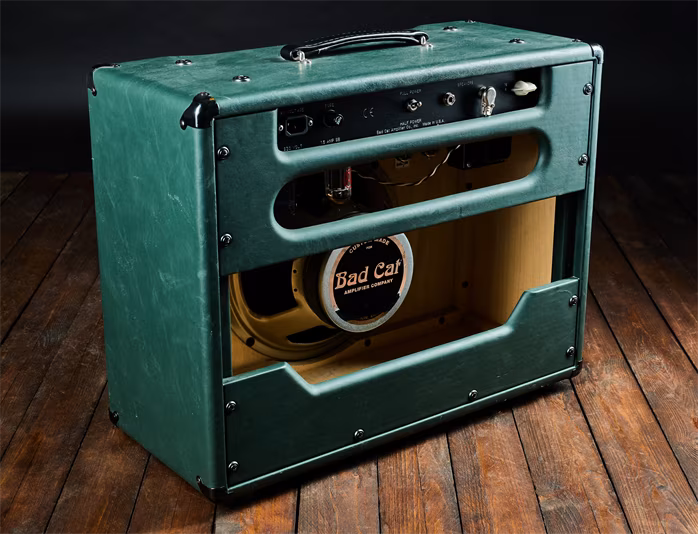 Bad Cat 2000s Hot Cat 15 Combo - Combo lampă chitare