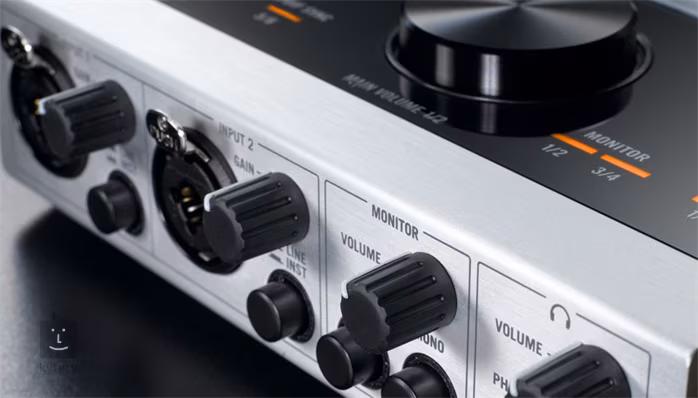 Native Instruments Komplete Audio 6 (rozbalené) - USB zvuková karta