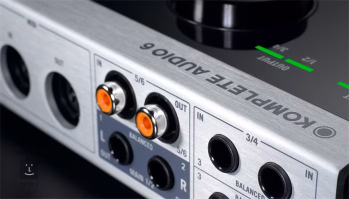 Native Instruments Komplete Audio 6 - USB zvuková karta