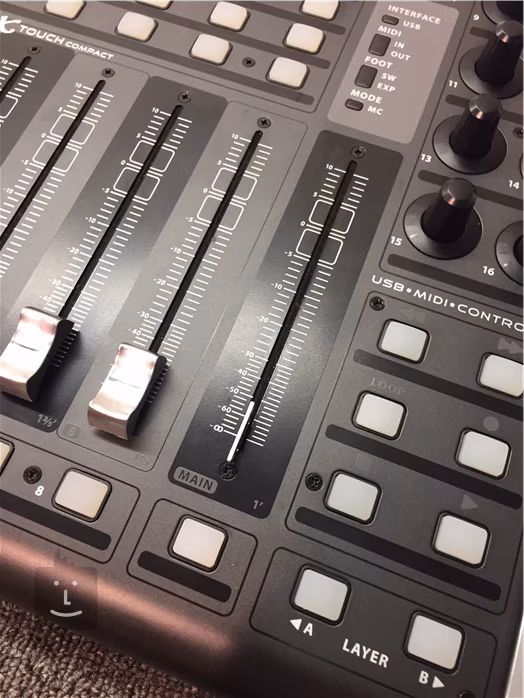 Behringer X-TOUCH-COMPACT (použité) - MIDI/DAW kontroler