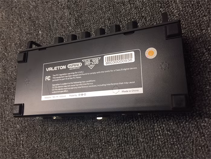 Valeton TAR-20B (použité) - Basgitarový tranzistorový zosilňovač