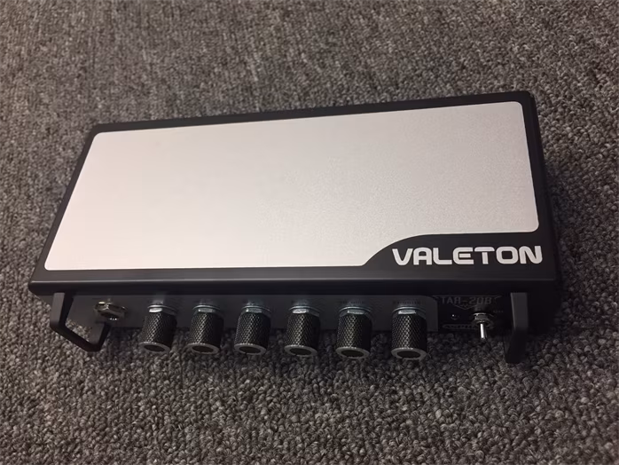 Valeton TAR-20B (použité) - Basgitarový tranzistorový zosilňovač