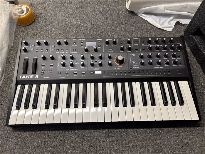 Sequential Take 5 (použité) - Hybridný syntezátor