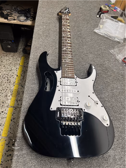 Ibanez JEMJR-BK (použité) - Elektrická gitara