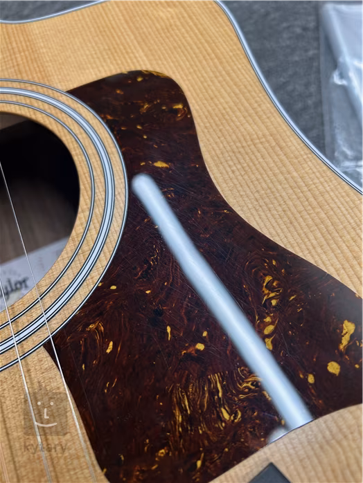 Taylor 210ce (použité) - Elektroakustická gitara