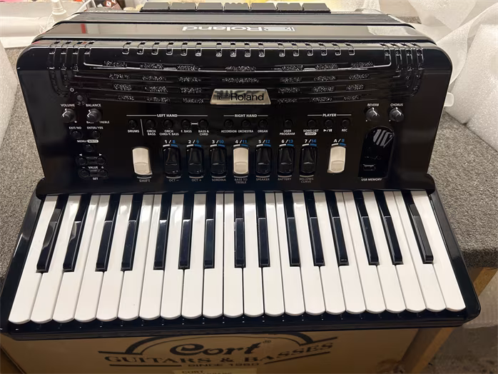 Roland FR-4X-BK (použité) - Digitálny akordeón, V-Accordion