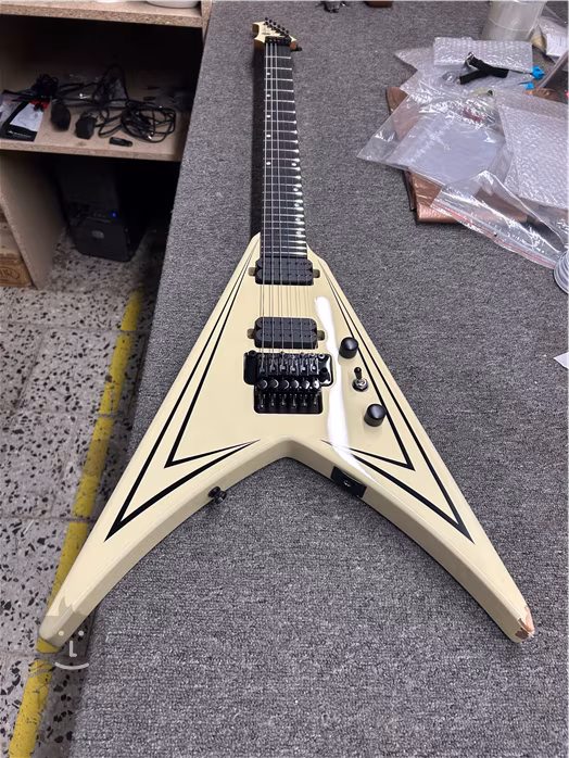 Spira V-420 AWH (poškodené) - Elektrická gitara