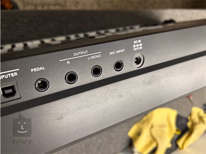 Roland E-X50 (použité) - Klávesy s dynamikou úderu