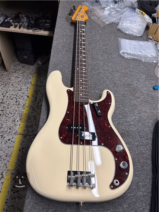 Fender Vintera II 60s Precision Bass RW Olympic White (použité) - Elektrická basgitara