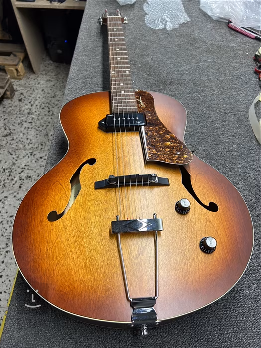 Godin 5th Avenue Kingpin P90 Cognac Burst (použité) - Semiakustická gitara