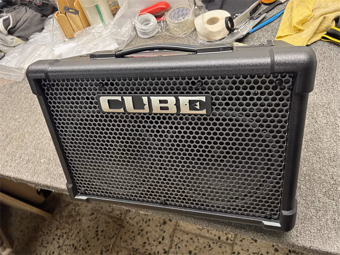 Roland Cube Street EX (použité) - Gitarové modelingové kombo