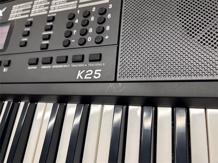 Fox K25 (použité) - Klávesy bez dynamiky