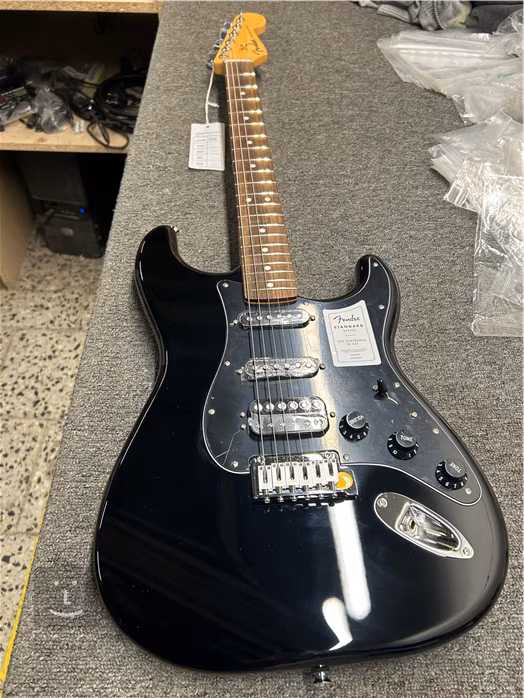 Fender Standard Stratocaster HSS LRL BLK (použité) - Elektrická gitara