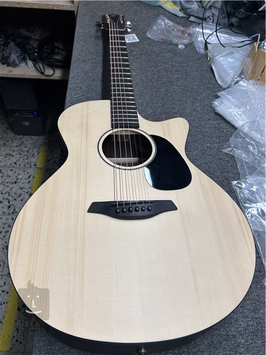 Furch Violet Gc-ER Master's Choice CNR Active (použité) - Elektroakustická gitara