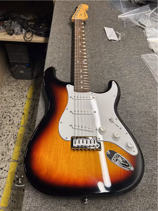 Fender Standard Stratocaster LRL 3TS (použité) - Elektrická gitara