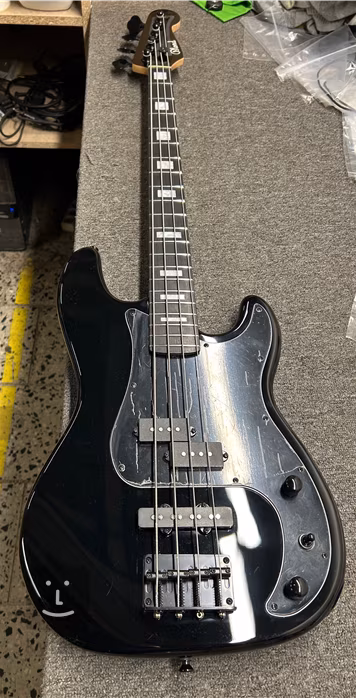 Blond PJ-1 Black Edition (použité) - Elektrická basgitara