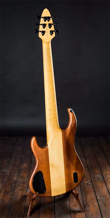 Grebeň 6 Walnut Top - Elektrická basgitara