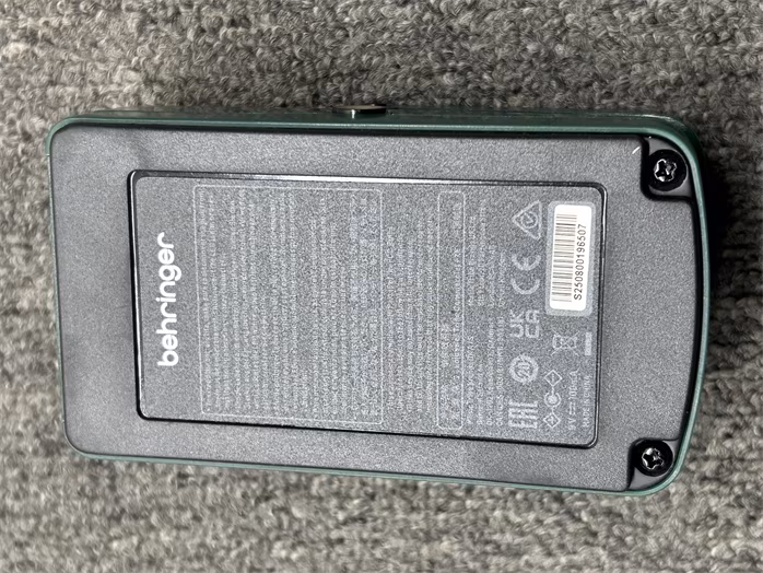 Behringer UV300 (použité) - Gitarový efekt