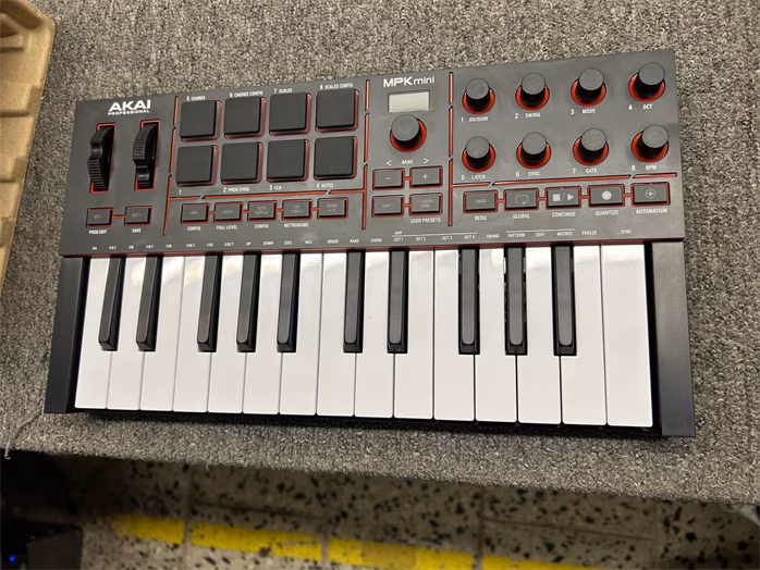 Akai MPK Mini IV Black (použité) - USB/MIDI keyboard