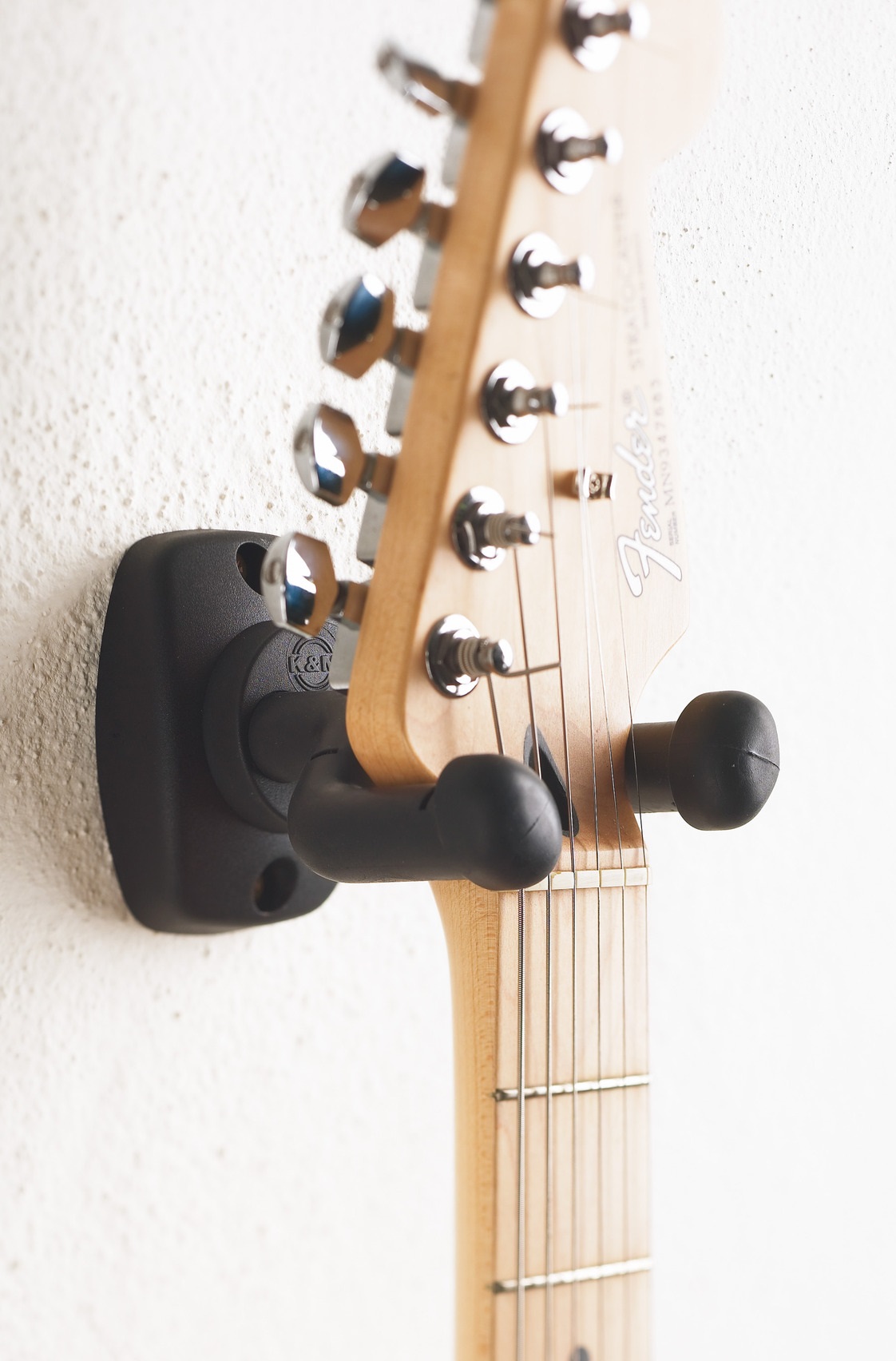 Obrázok K&M Guitar Wall Mount 16250