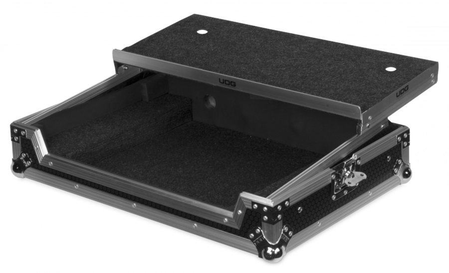 Obrázok UDG Ultimate Flight Case NI Kontrol S4 MK3 Silver Plus (Laptop shelf)